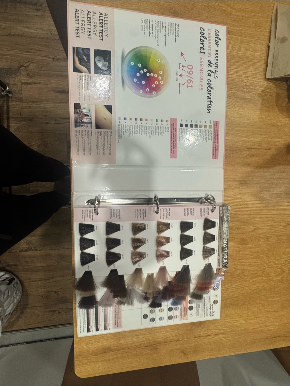 Wella Shinefinity Swatchbook - Picture 4 of 7